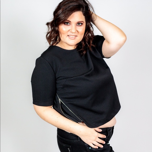 Plus Size ‘Harley’ Zipper Top - Picture 5 of 6